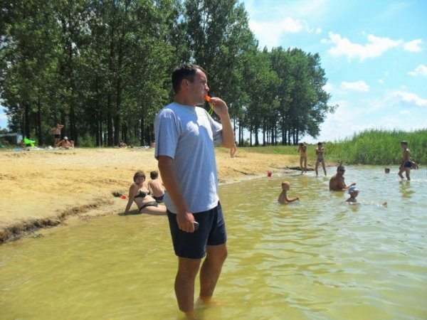 Влітку дітей безплатно вчать плавати. ФОТО